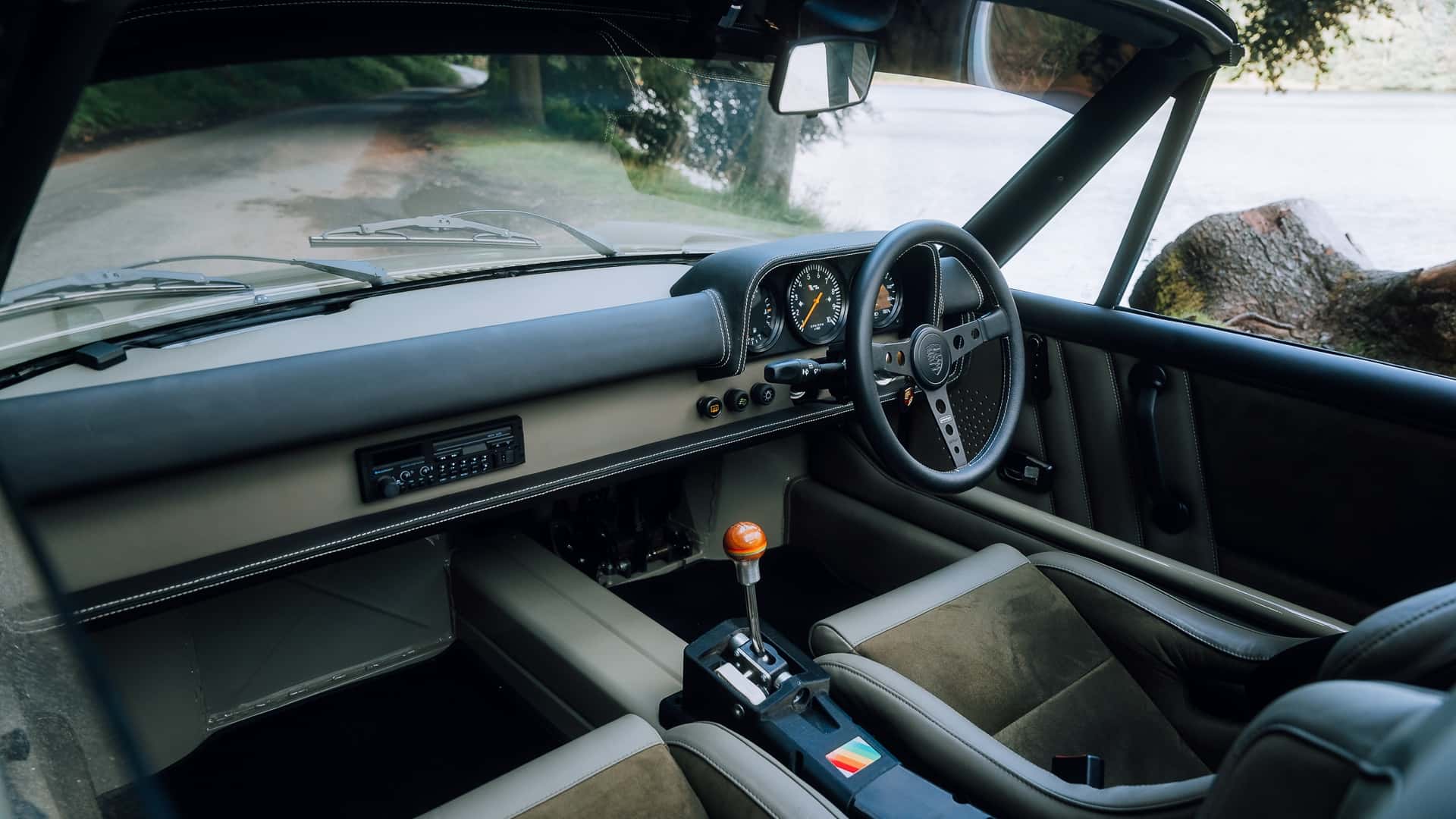 Nádherný restomod Porsche 914 má pár paralel s Caymanom