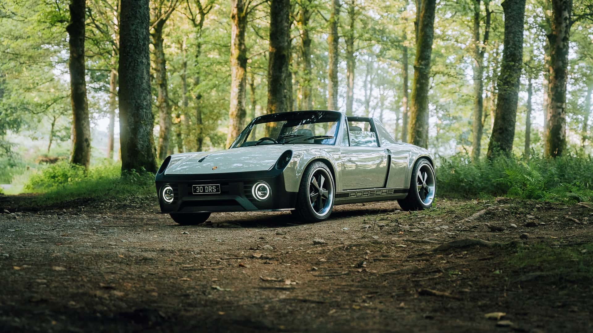 Nádherný restomod Porsche 914 má pár paralel s Caymanom