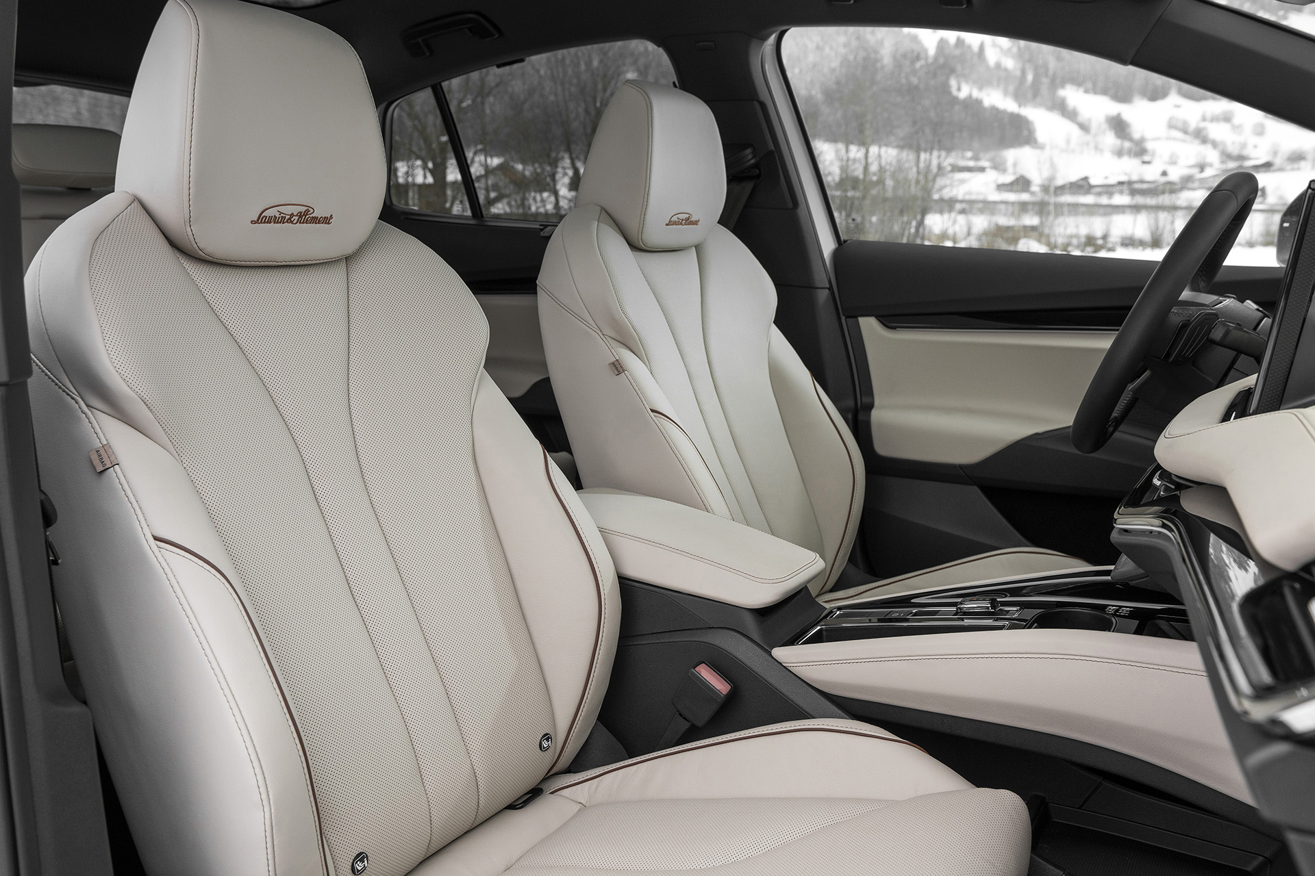 Škoda Enyaq ukazuje významné novinky a hlavne svaly