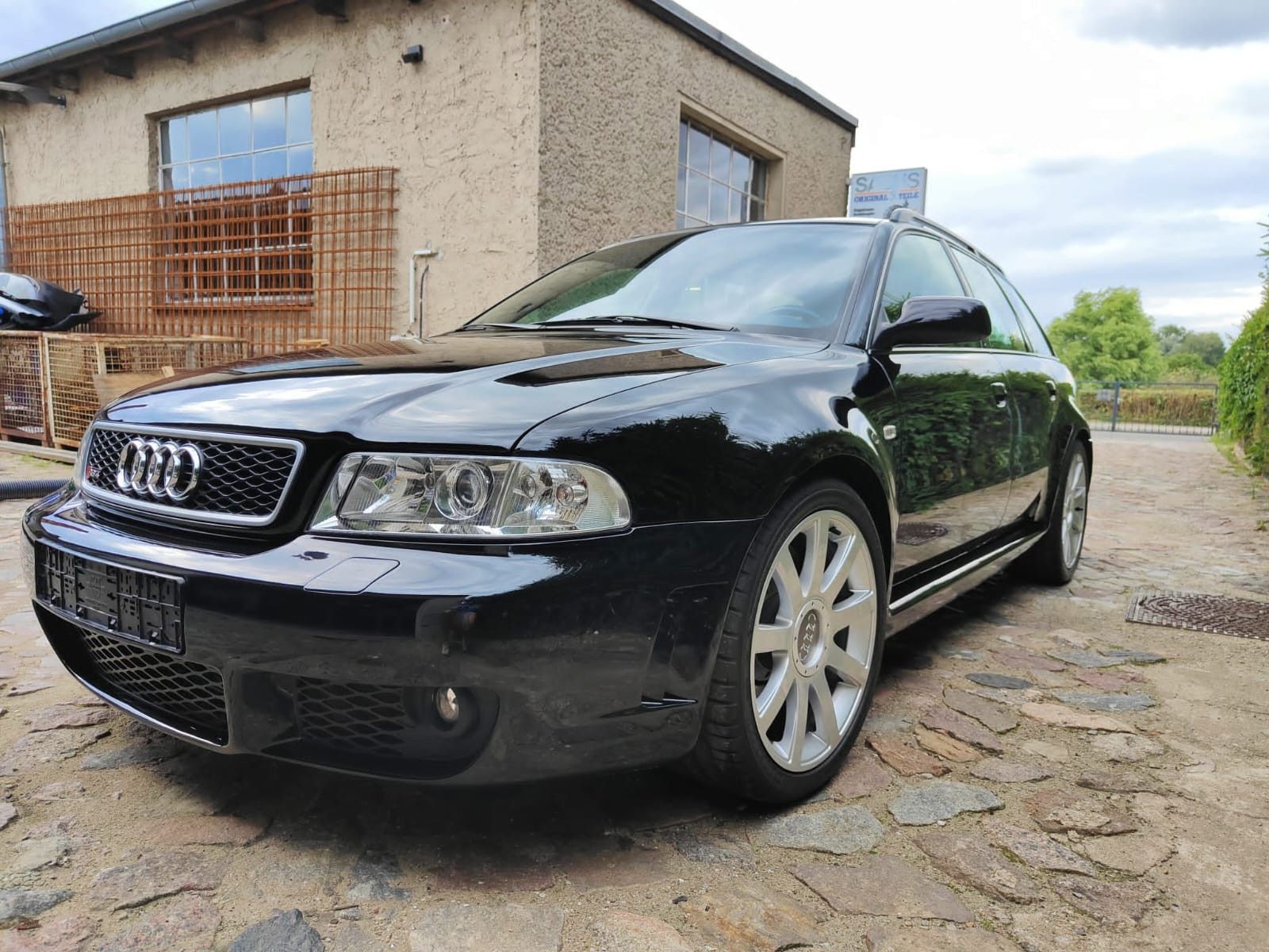 Ostré Audi RS4 so zľavou takmer 10 000 €.