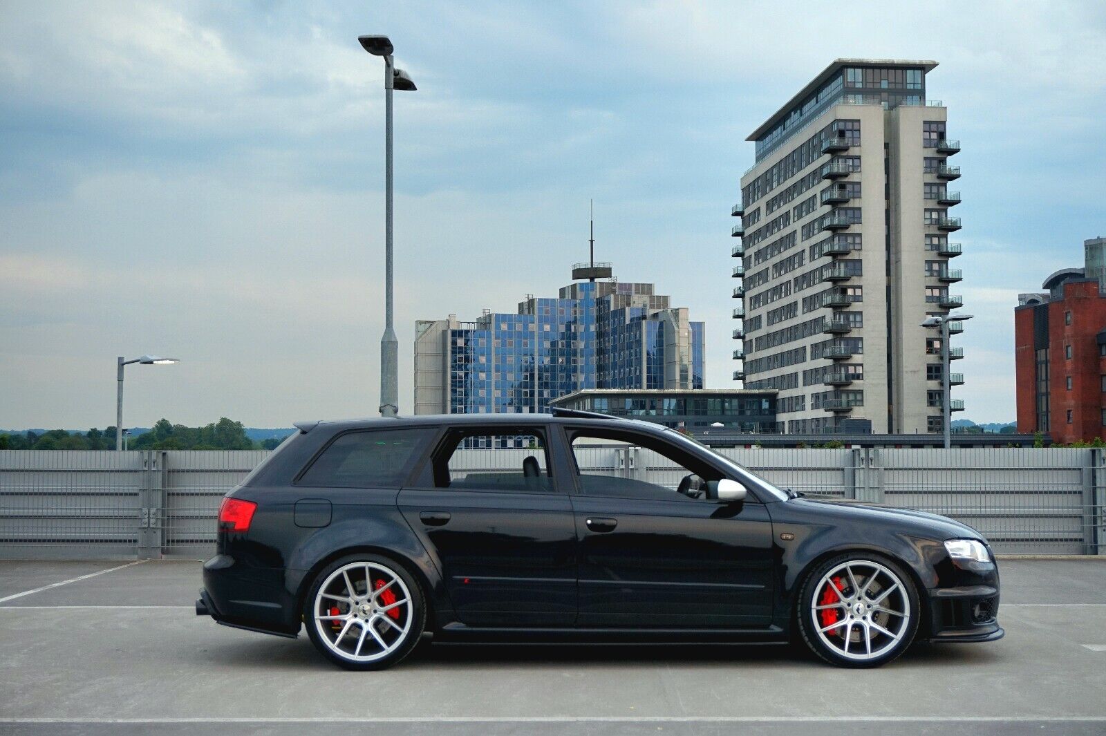 730 koní v rodinnom kombi za cenu Octavie