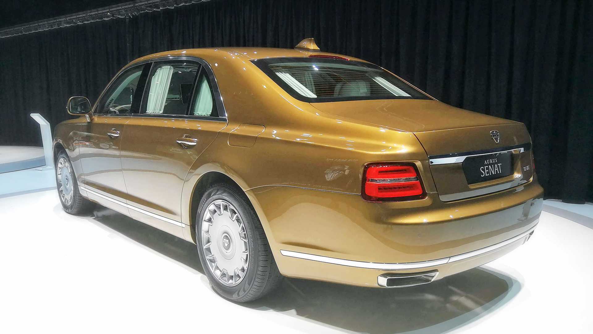 Ľudia trpia, on žije luxus. Iba koberčeky v Putinovej limuzíne vyšli na 8700€, upozornil ruský denník