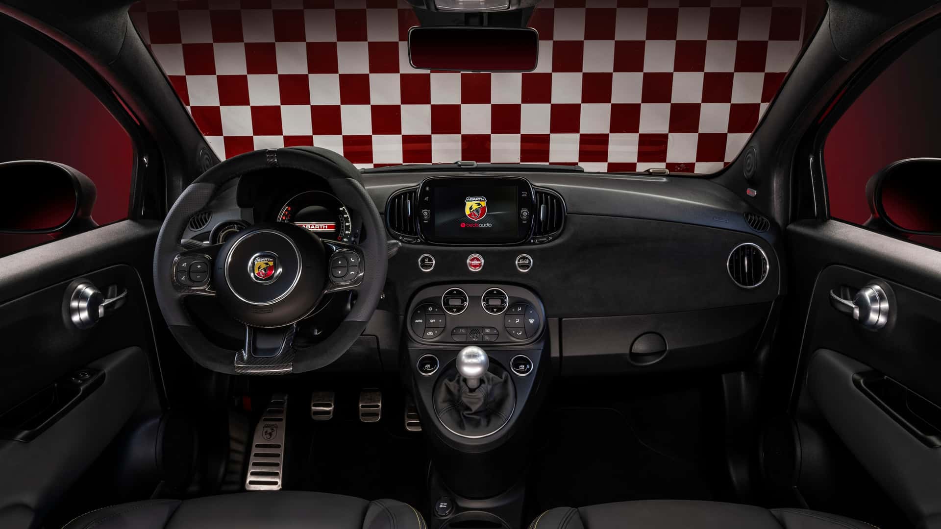Abarth 695 75° Anniversario pripomína výročie automobilky
