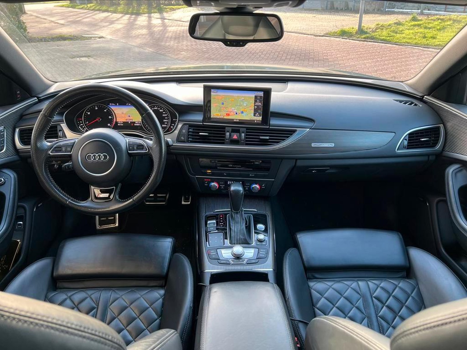 Kombi, 400 koní, 7 miest, spotreba 6 litrov za cenu Octavie Combi?