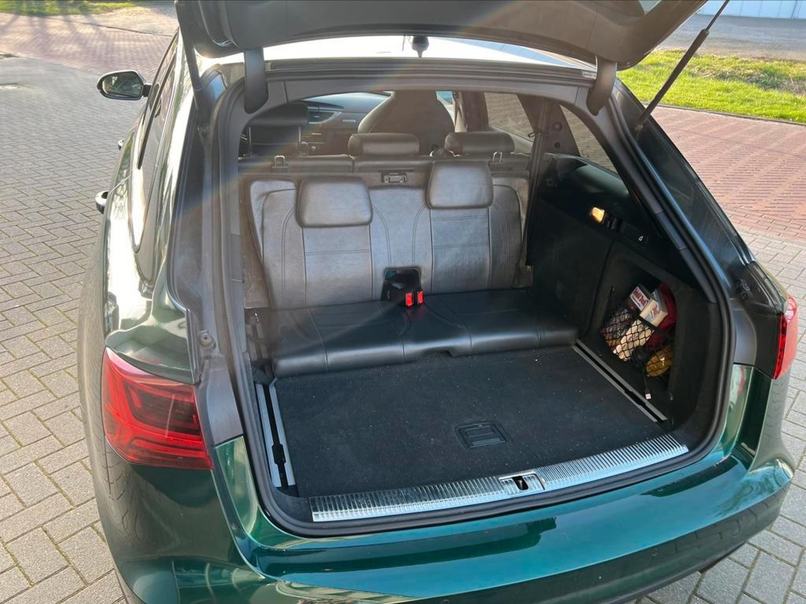 Kombi, 400 koní, 7 miest, spotreba 6 litrov za cenu Octavie Combi?