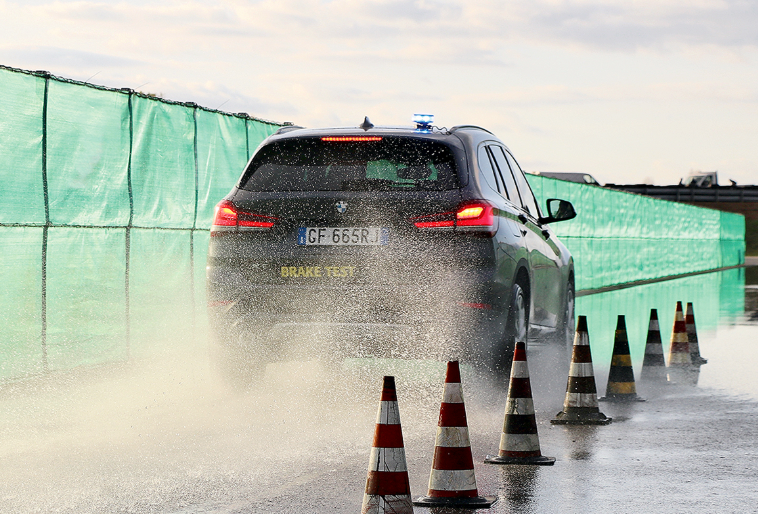 Nemeckým testom zimných pneumatík prešla polovica testovaných modelov. Dvadsiatka najlepších stojí za pozornosť na základe toho, na akom povrchu budú jazdit.