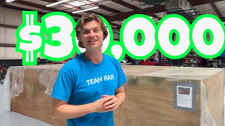 Kúpil auto cez internet za 30-tisíc, po odstránení ochrannej fólie zistil, že mu priviezli reklamnú maketu