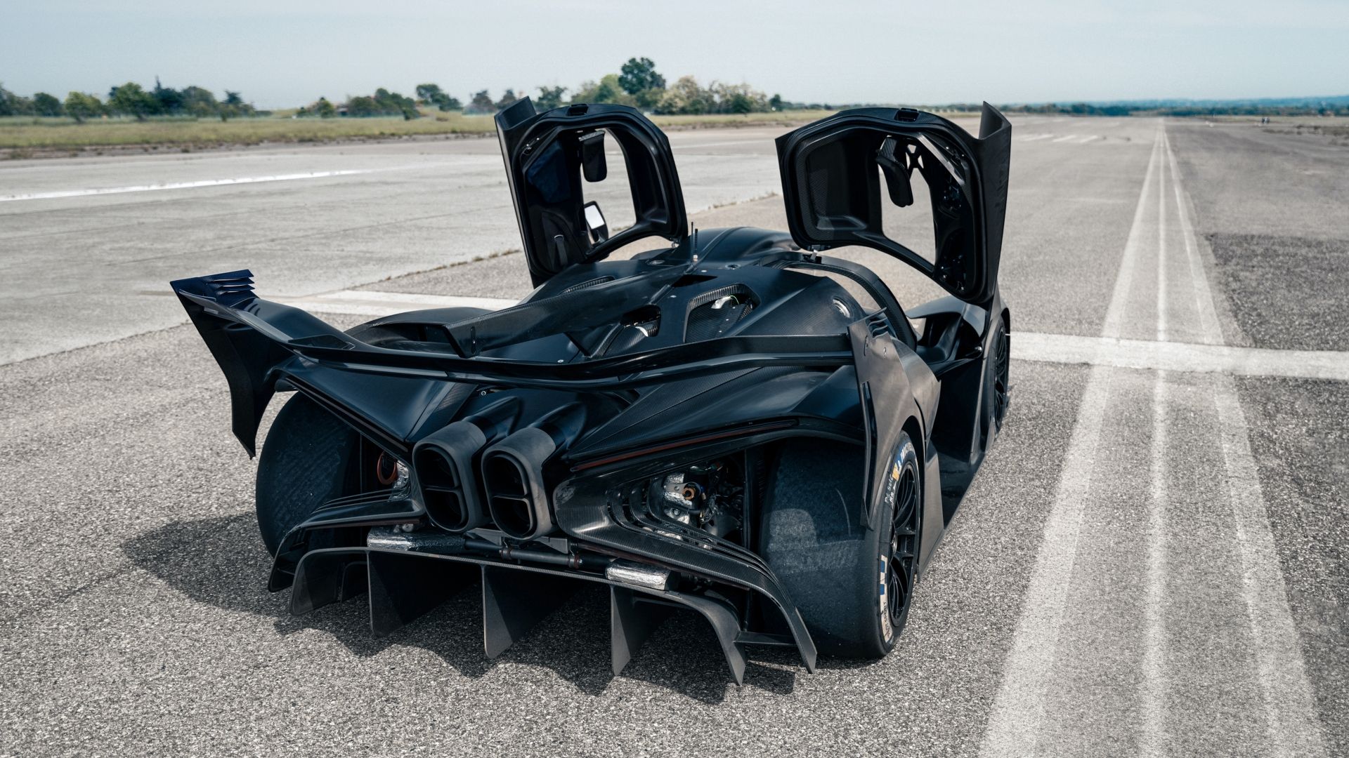 Pneumatiky na jeho Bugatti stoja 7000€, vydržia 60 km