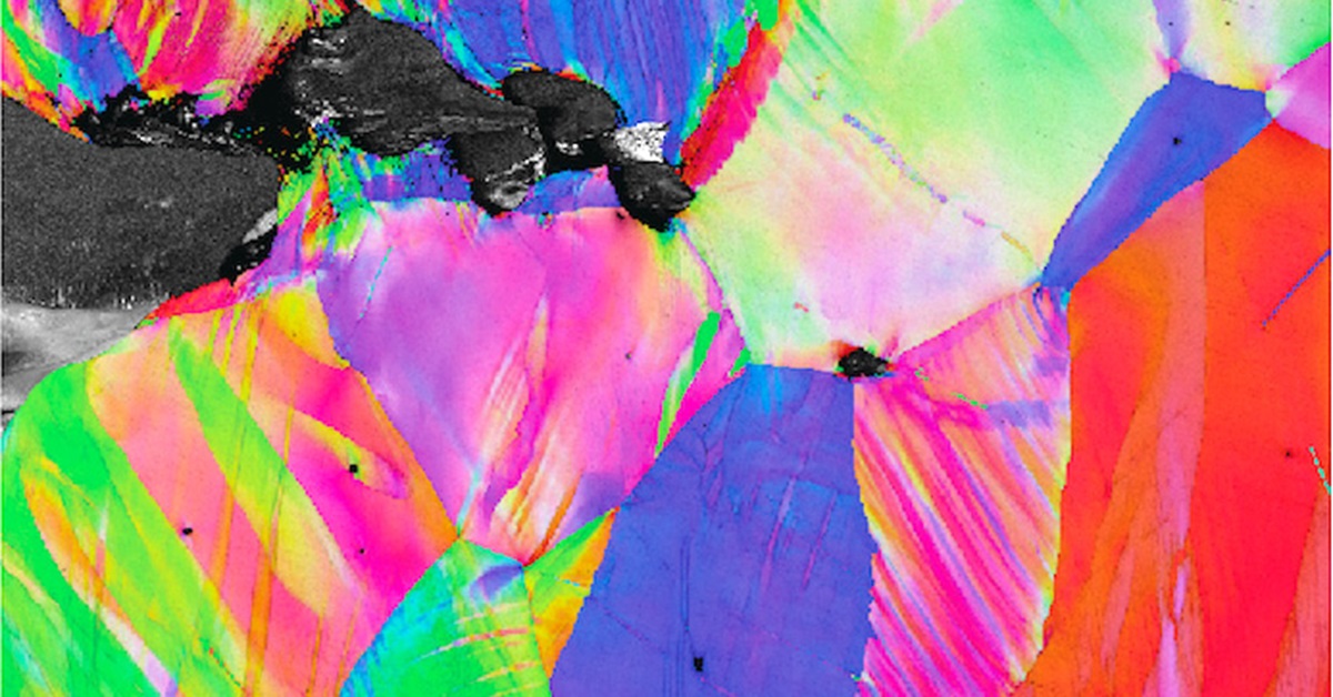 Experti z Lawrence Berkeley National Laboratory ponúkajú riešenie s novým materiálom. Nová zliatina z molybdénu, nióbu, volfrámu a rénia. 