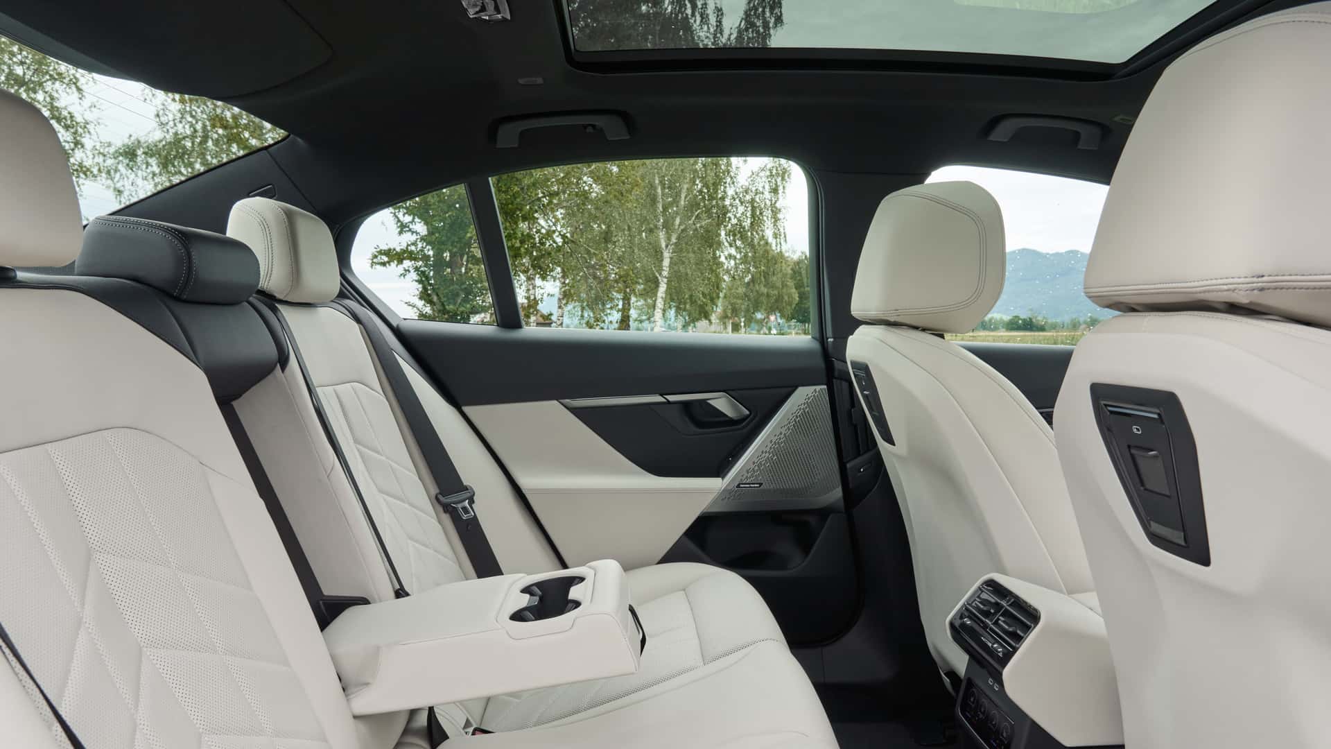 BMW pridáva radu 5 nové plug-in hybridy, majú najväčší výkon