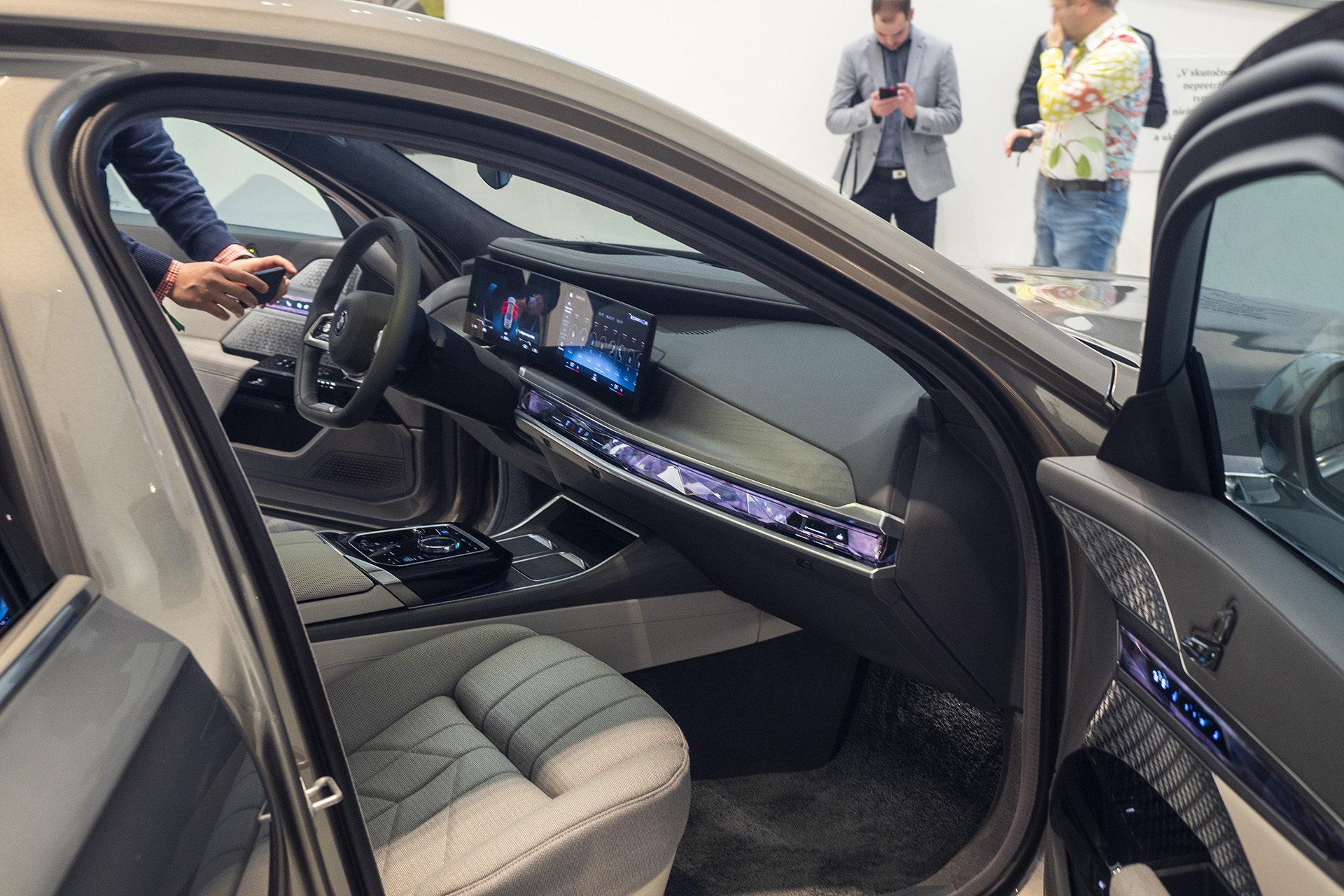 Nové BMW radu 7: Rozdelené svetlá delia ľudí na dva tábory
