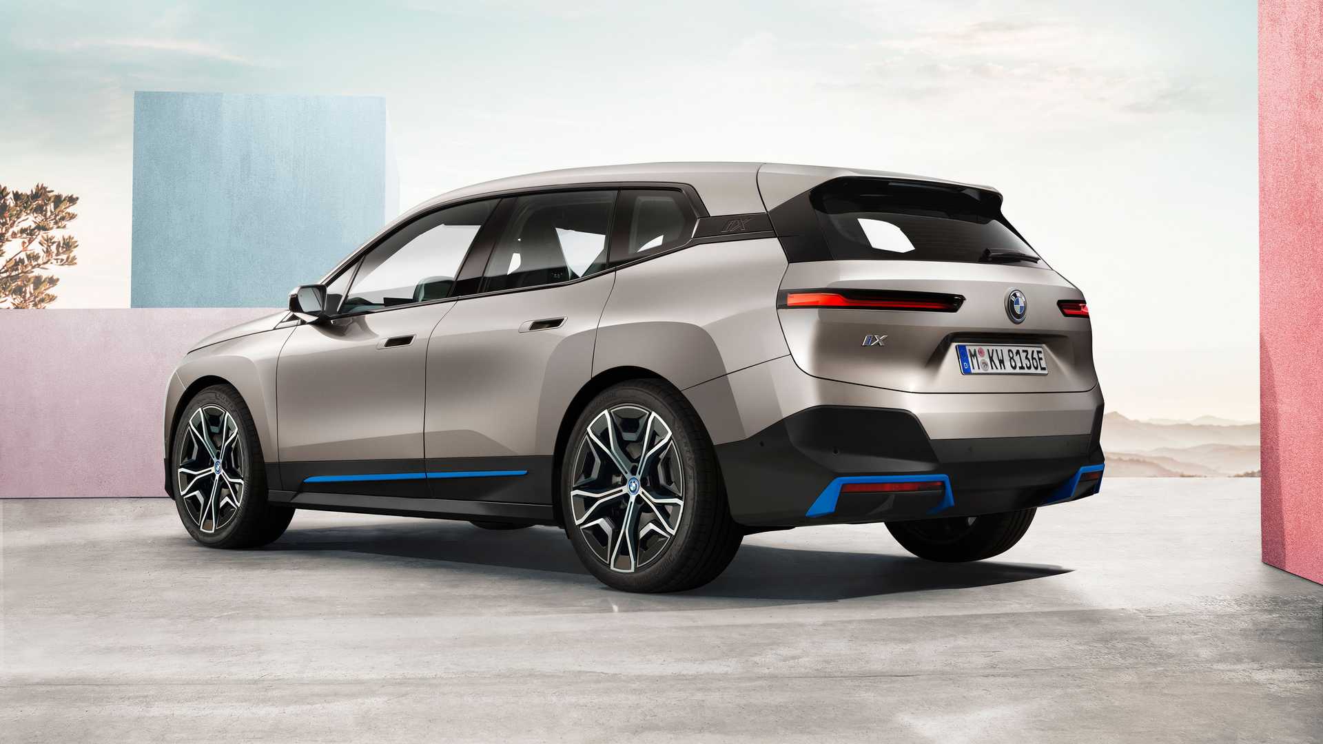 Z Mníchova prichádza nový elektrický vrchol, BMW iX prejde až 500 kilometrov