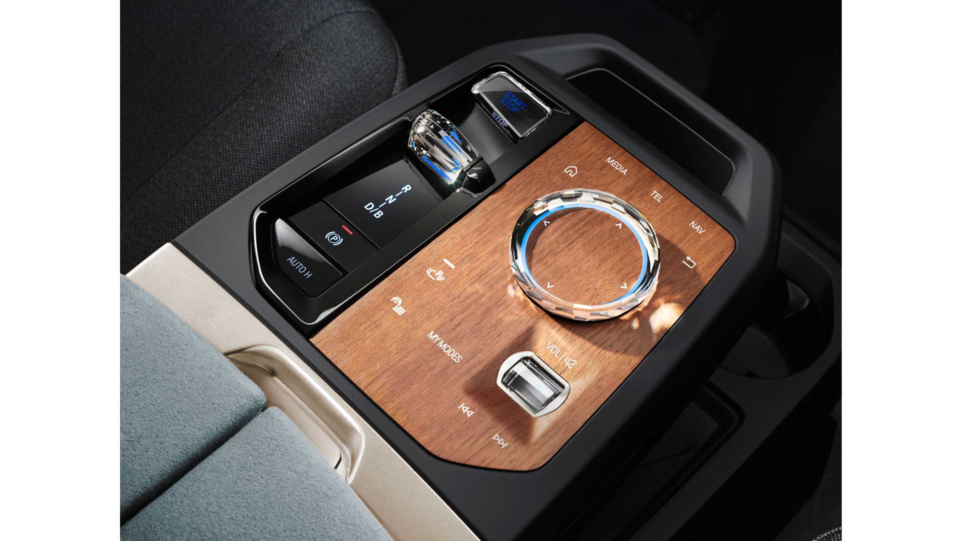 Z Mníchova prichádza nový elektrický vrchol, BMW iX prejde až 500 kilometrov