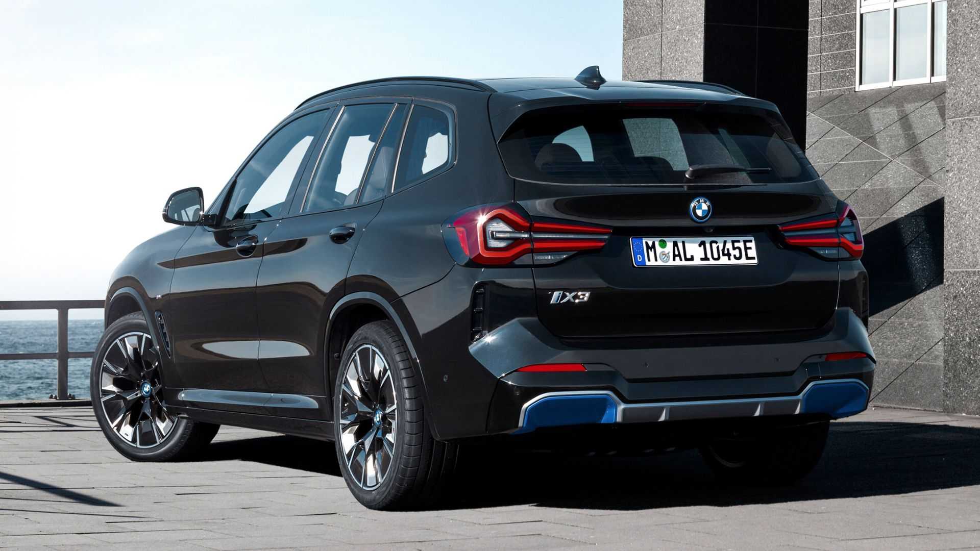 Väčšia maska chladiča a štandardne športový look, to je modernizované BMW iX3