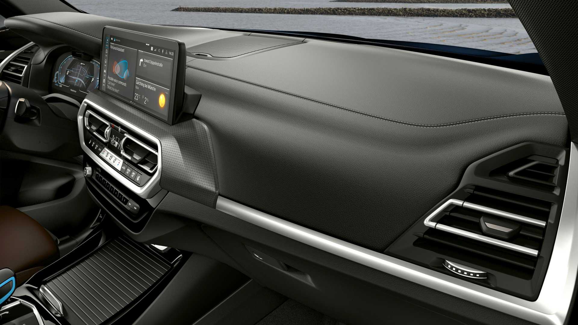 Väčšia maska chladiča a štandardne športový look, to je modernizované BMW iX3