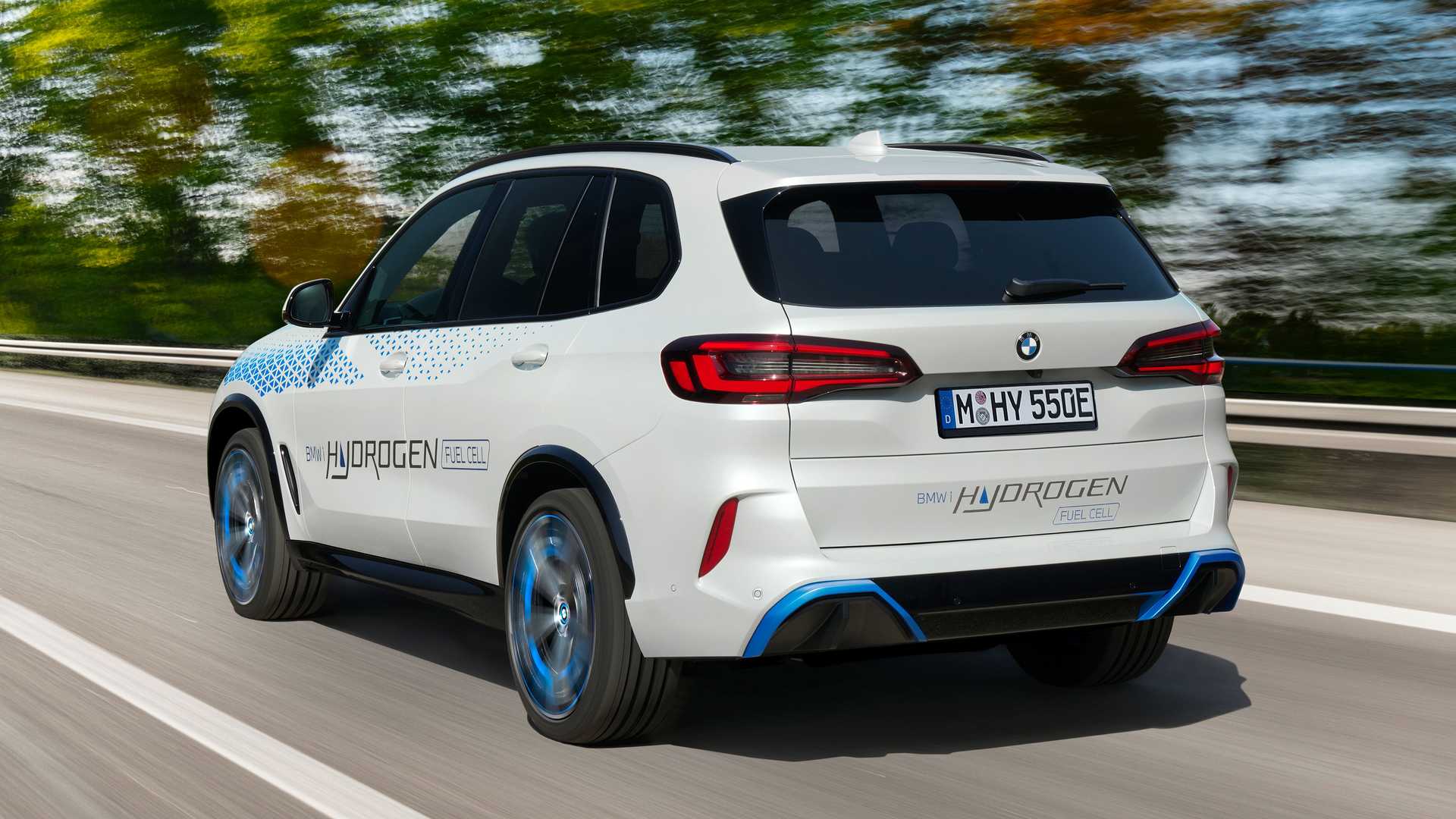 BMW už vyrába vodíkové iX5 Hydrogen