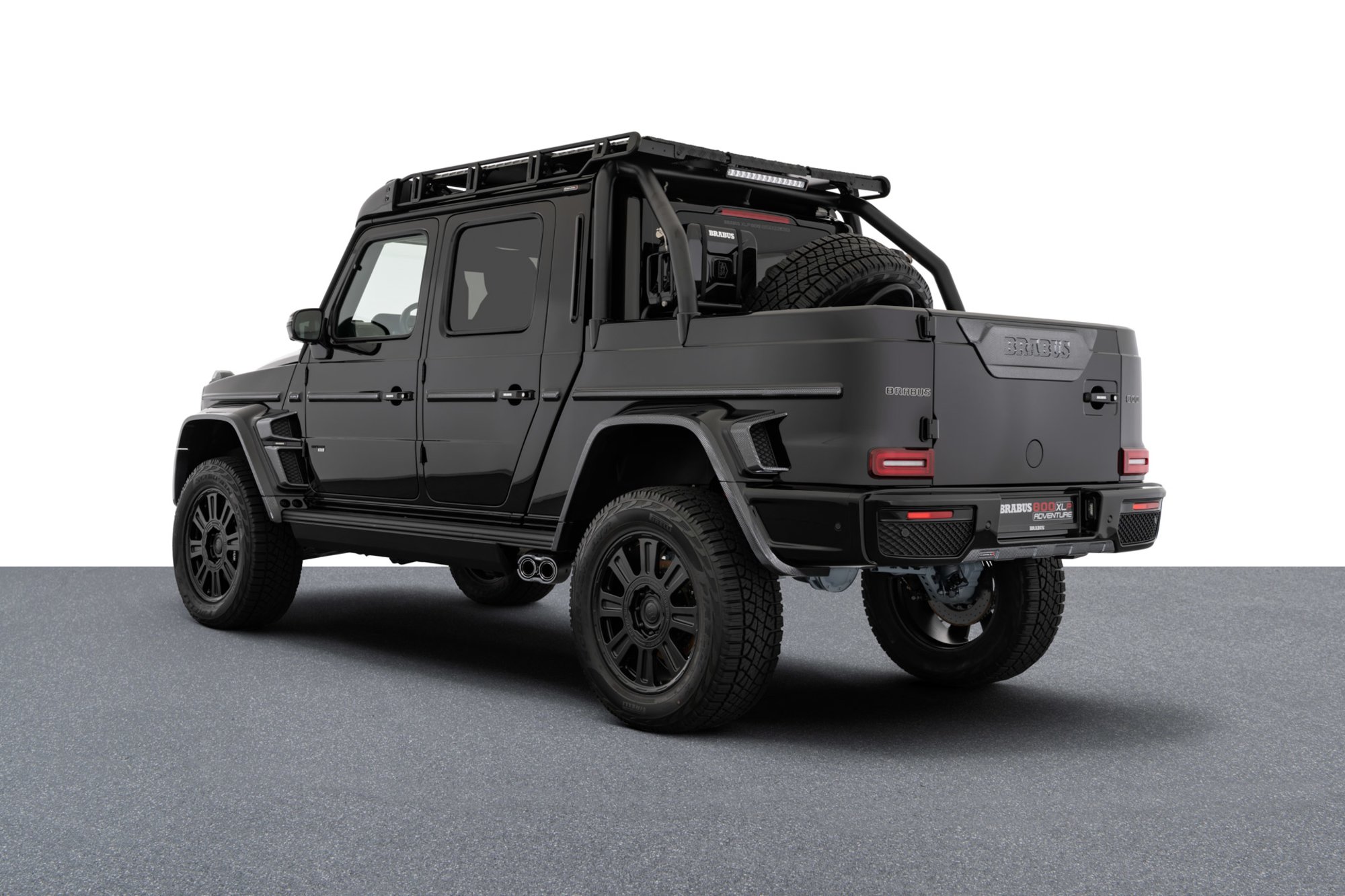 Brabus 800 Adventure XLP Superblack trhá betón! Portálové nápravy, výkon 800 koní. Predĺžené hyper delo postavené na základe Mercedesu-AMG G 63je tu. Čo ponúkne delo za vyše 700-tisíc eur? 