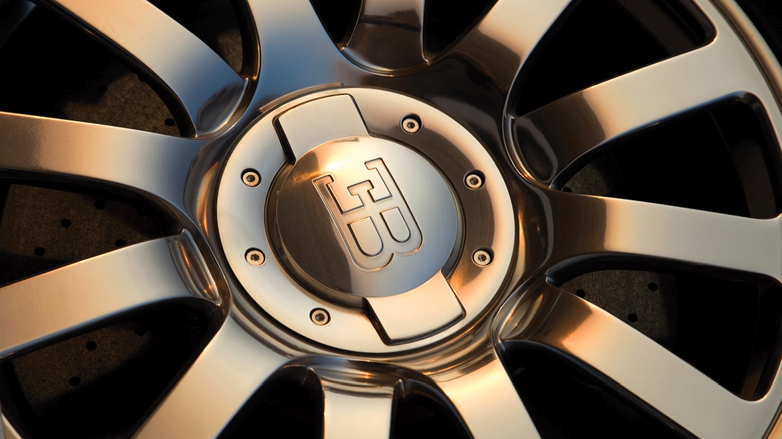 Ako vyzerá rozrezané koleso Bugatti Veyron za 35 000 eur?