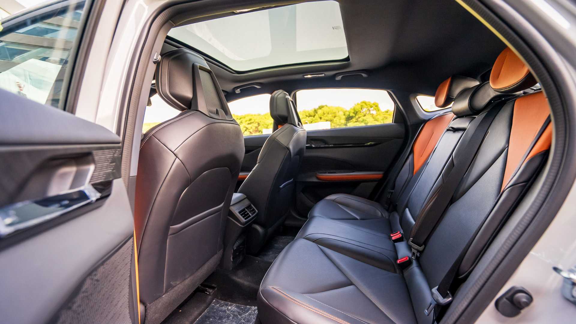 UNI-V je liftback, ktorý možno nezaujme originálnym dizajnom, ale ponúka parametre, ktoré ťa môžu osloviť. Prečo mu venovať pozornosť? Osloví ťa cena. Rival Octavie z Číny kúpiš za 16 000 eur.