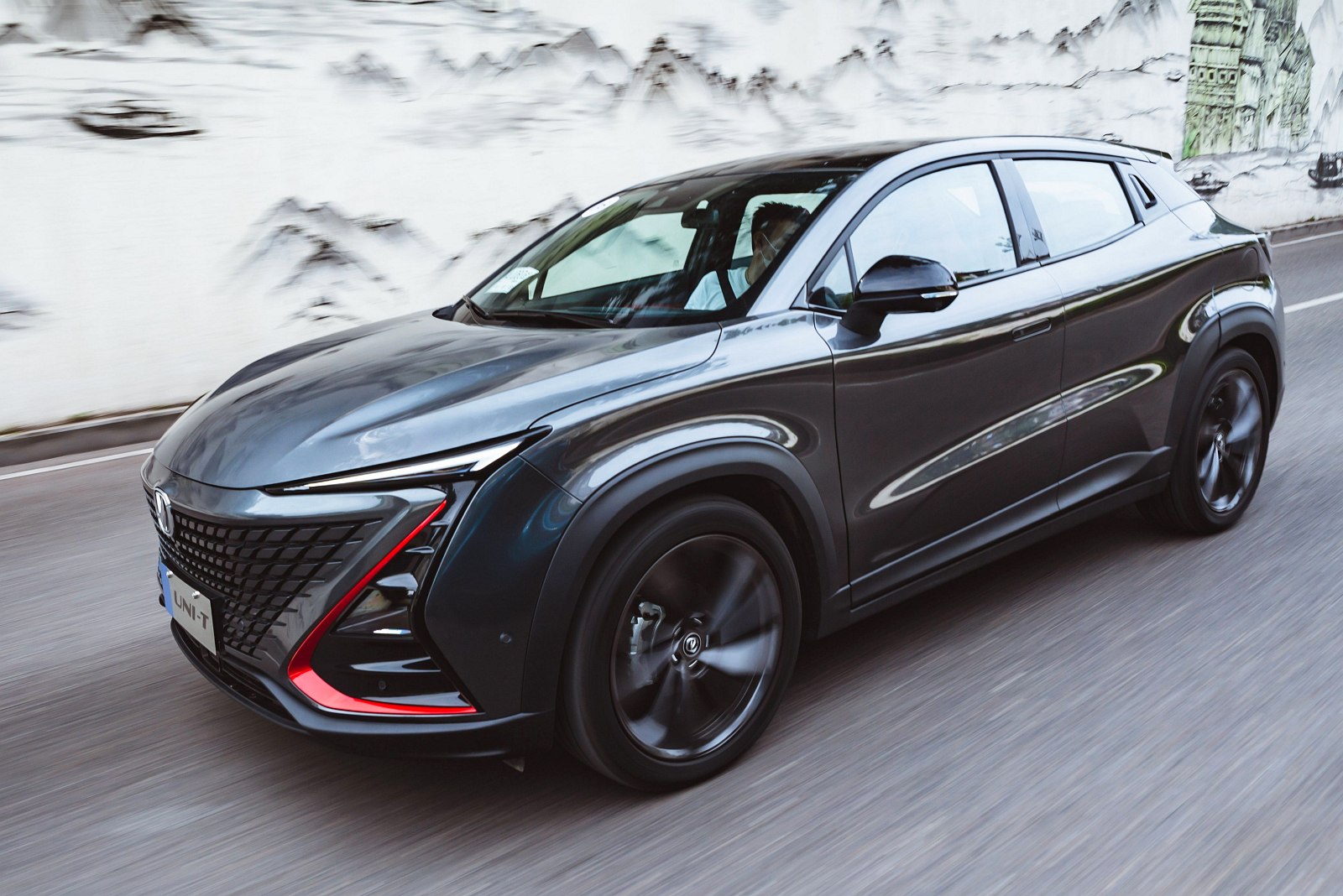 Výkon 180 koní, poctivé parametre a široká výbava. 2 absolútne esá v rukáve? Čínska Škoda Kodiaq je na predaj v Európe. Cena len 15 000 eur!