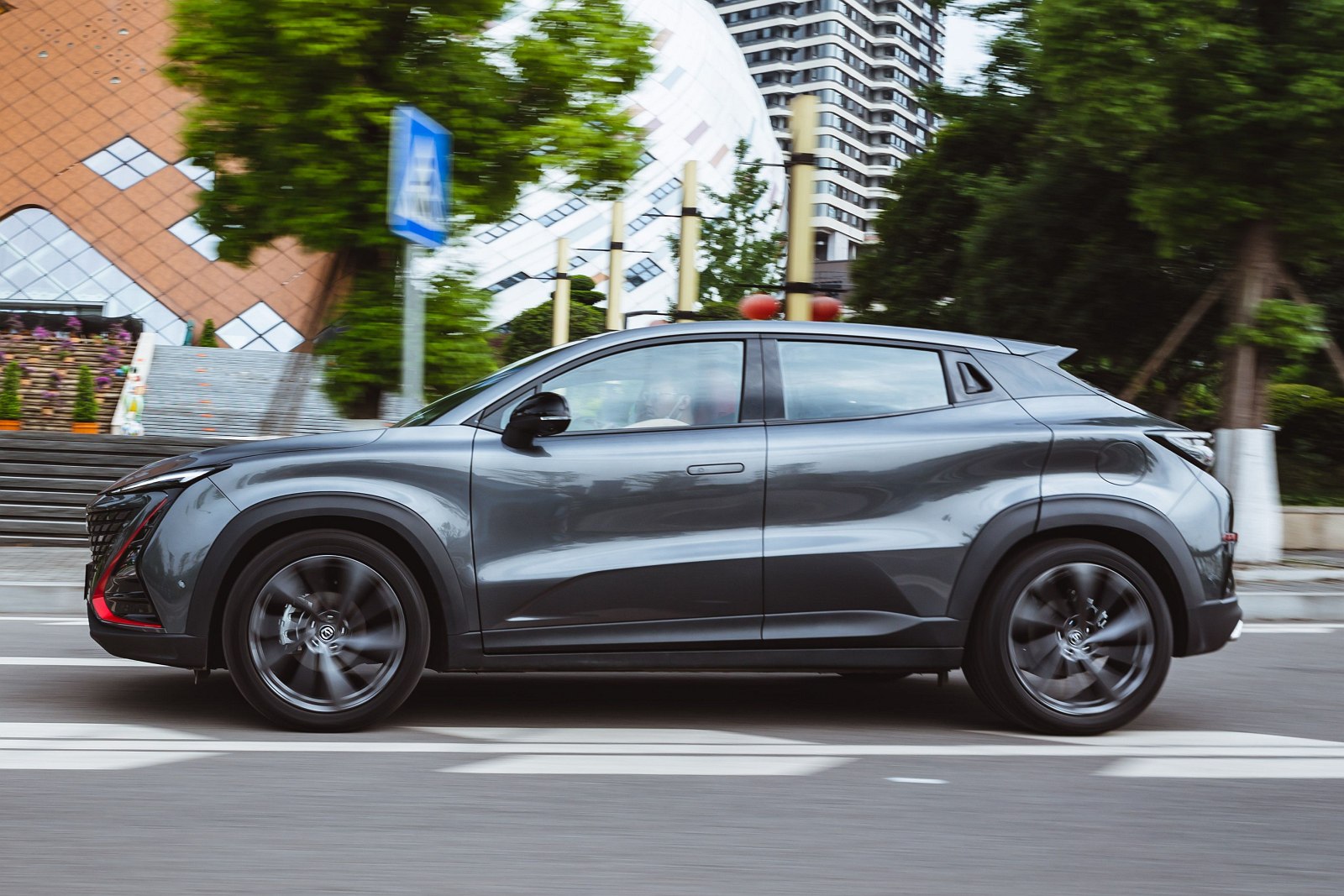 Výkon 180 koní, poctivé parametre a široká výbava. 2 absolútne esá v rukáve? Čínska Škoda Kodiaq je na predaj v Európe. Cena len 15 000 eur!