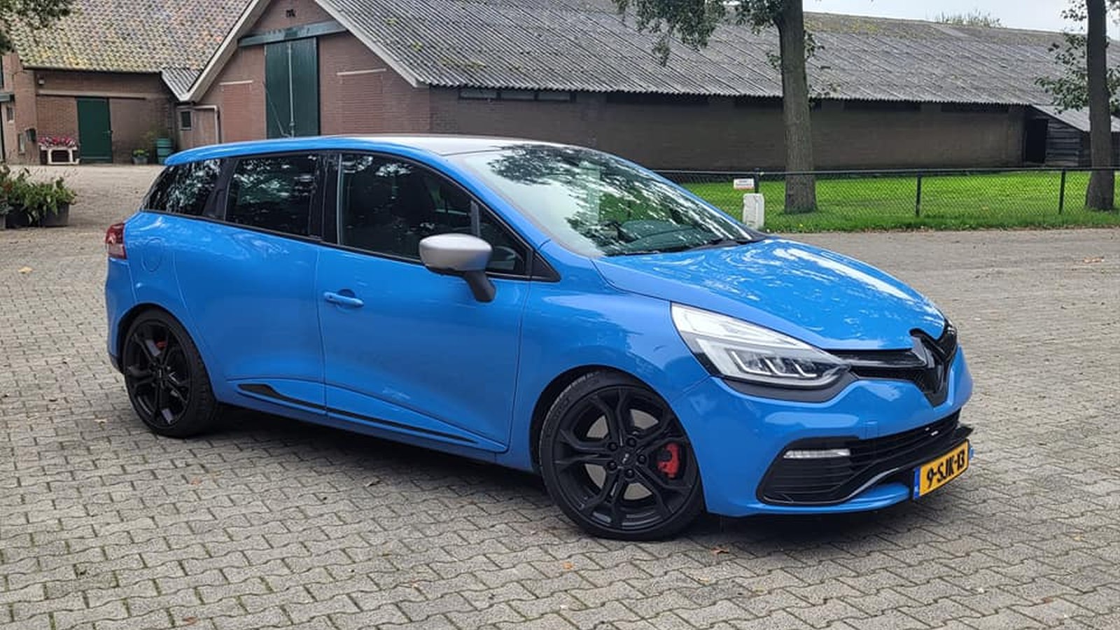 Postavil si vlastné Clio RS, predáva ho!