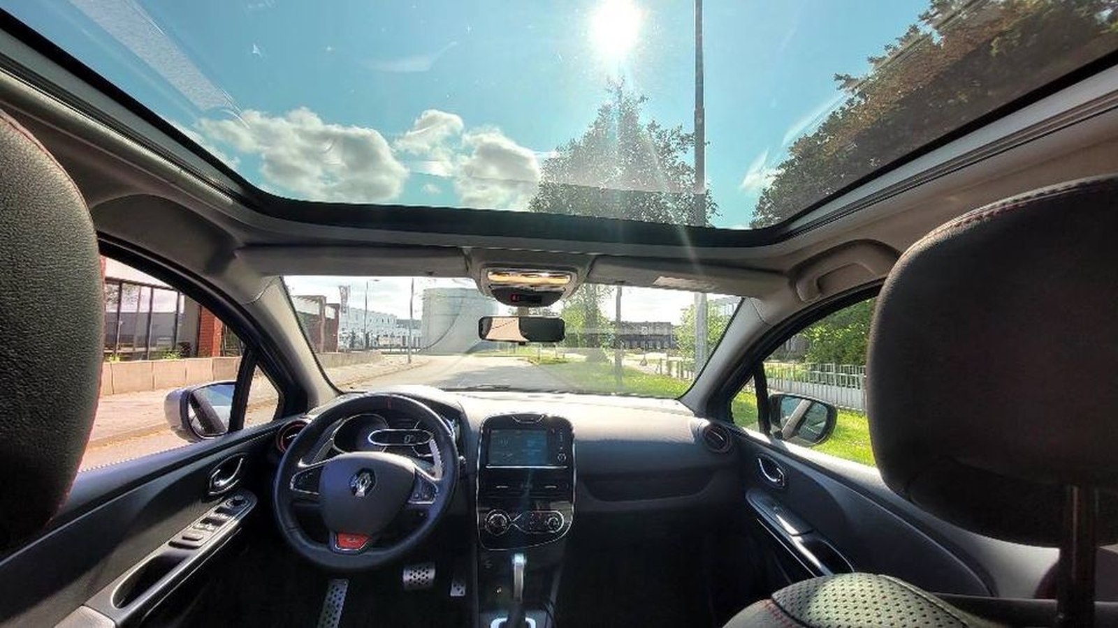 Postavil si vlastné Clio RS, predáva ho!