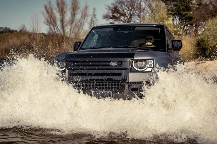 Land Rover Defender od Niels van Roij Design - zimomriavky zaručené! Nádherné Land Rover dielo s hrdzou musíš vidieť na vlastné oči!