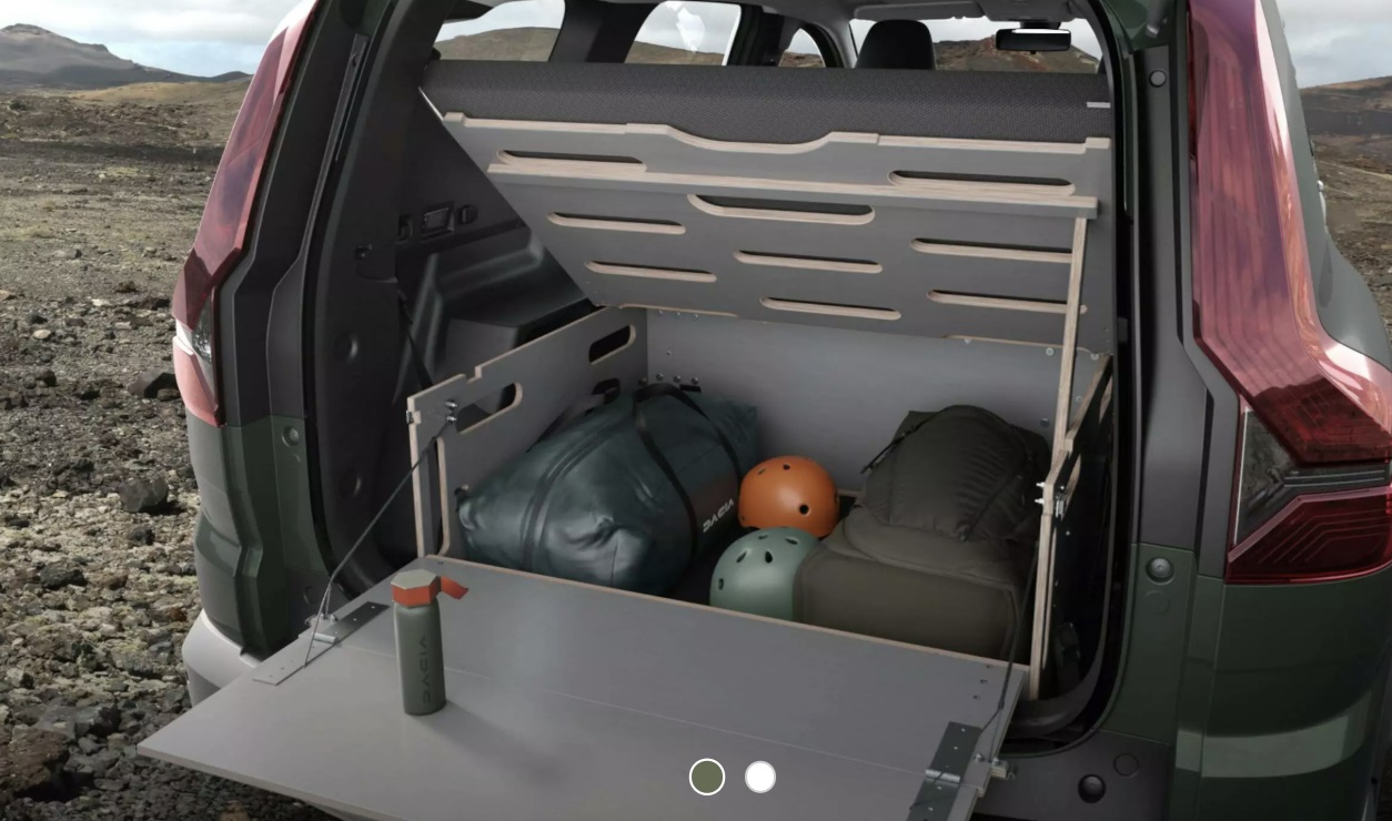 Dacia 2025 - Kempingová výbava InNature. 