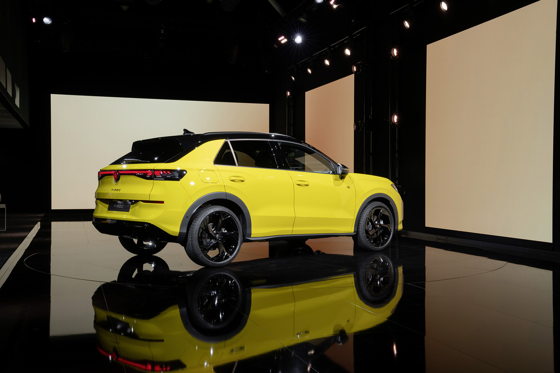 Nový VW T-Roc podrobne: Najdôležitejší model sa priblížil Tiguanu. Motorizácie, ceny, technika, rozmery, technická tabuľka