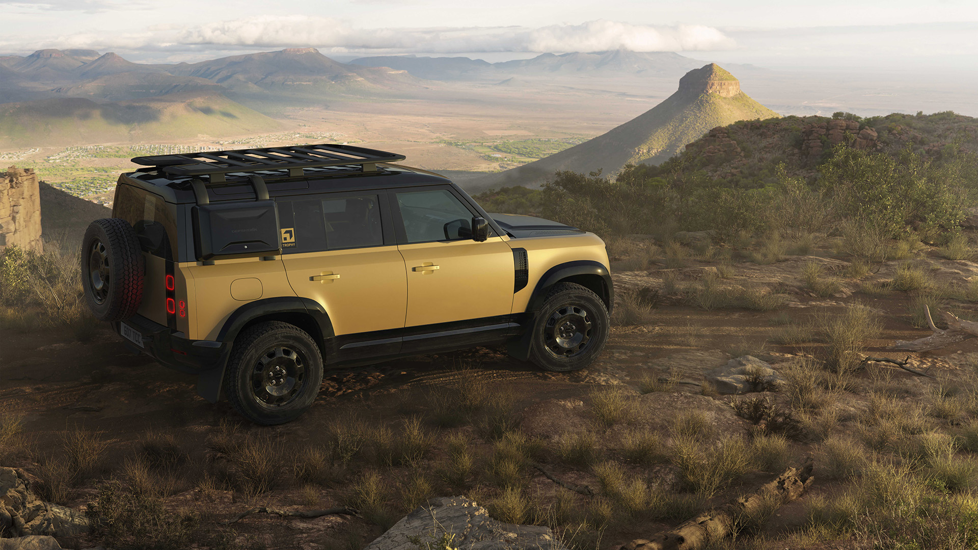 Odkaz na Camel Trophy sa vracia s novou špecialitou Land Roveru Defender