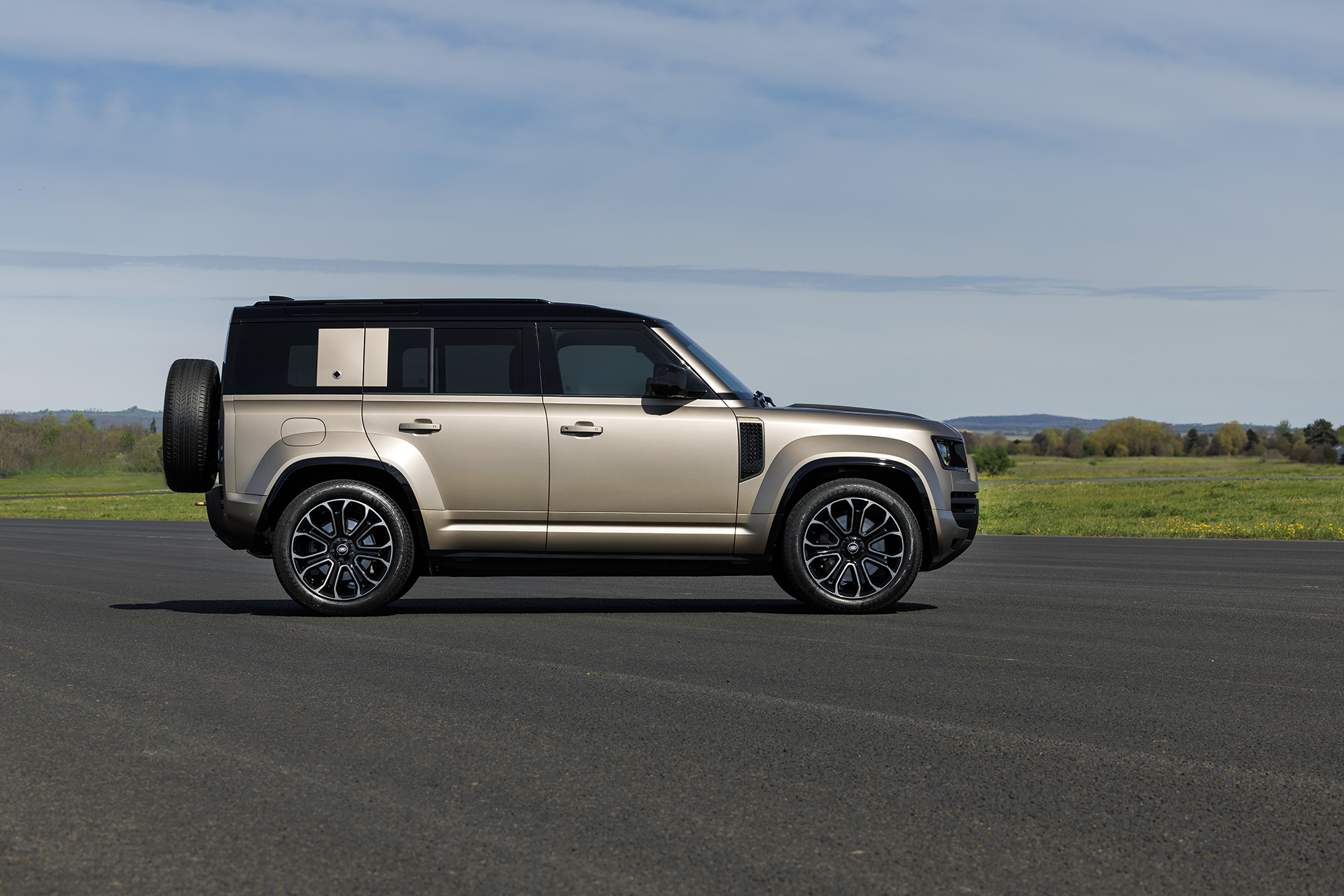 Land Rover Defender Octa je monštrum s extrémnymi vlastnosťami