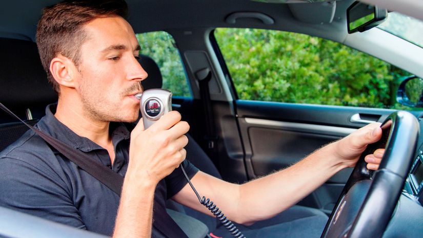 Detektor alkoholu - budeme pred naštartovaním auta čoskoro fúkať? 