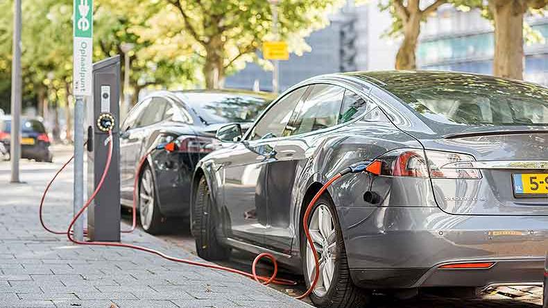 Holandsko posiela obyvateľom SMS, aby nenabíjali elektromobily