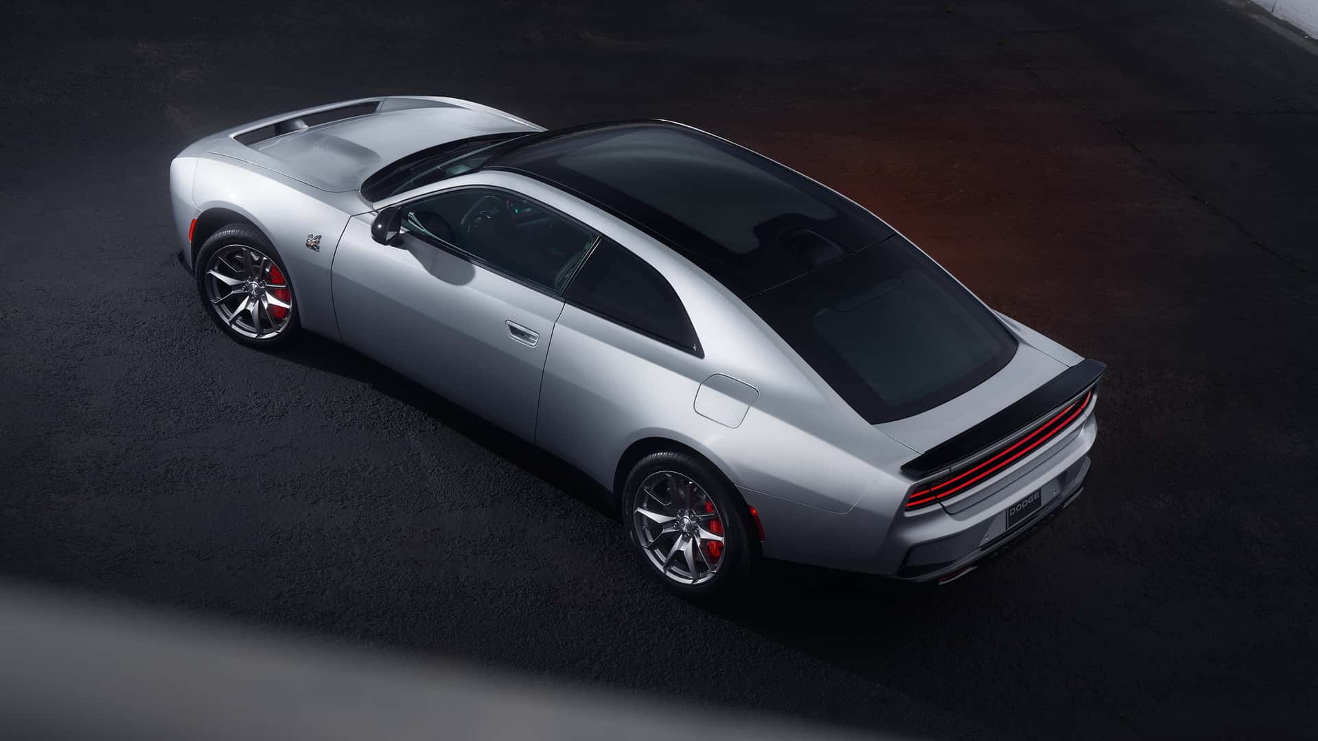 Dodge Charger Daytona EV už nič neskrýva, je elektrický