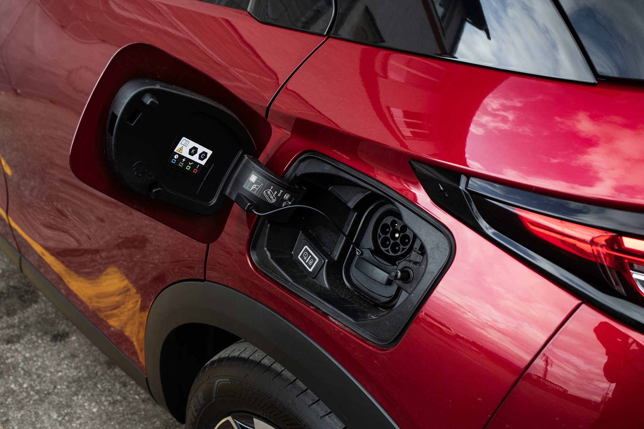 Oplatí sa na Slovensku kúpiť elektromobil? Aký je rozdiel medzi BEV, HEV a PHEV?