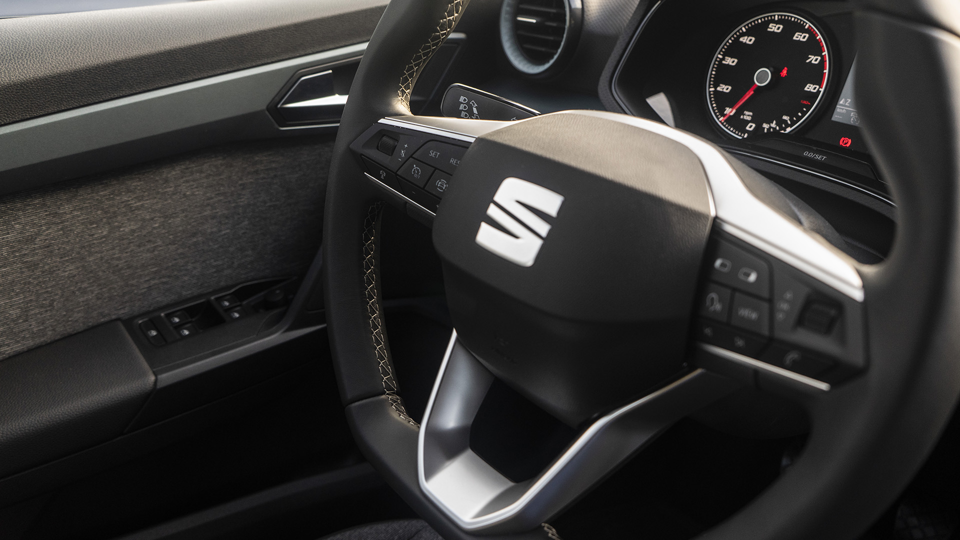 SEAT Arona je auto vhodné aj do mesta, inovácia ho ešte zlepšila