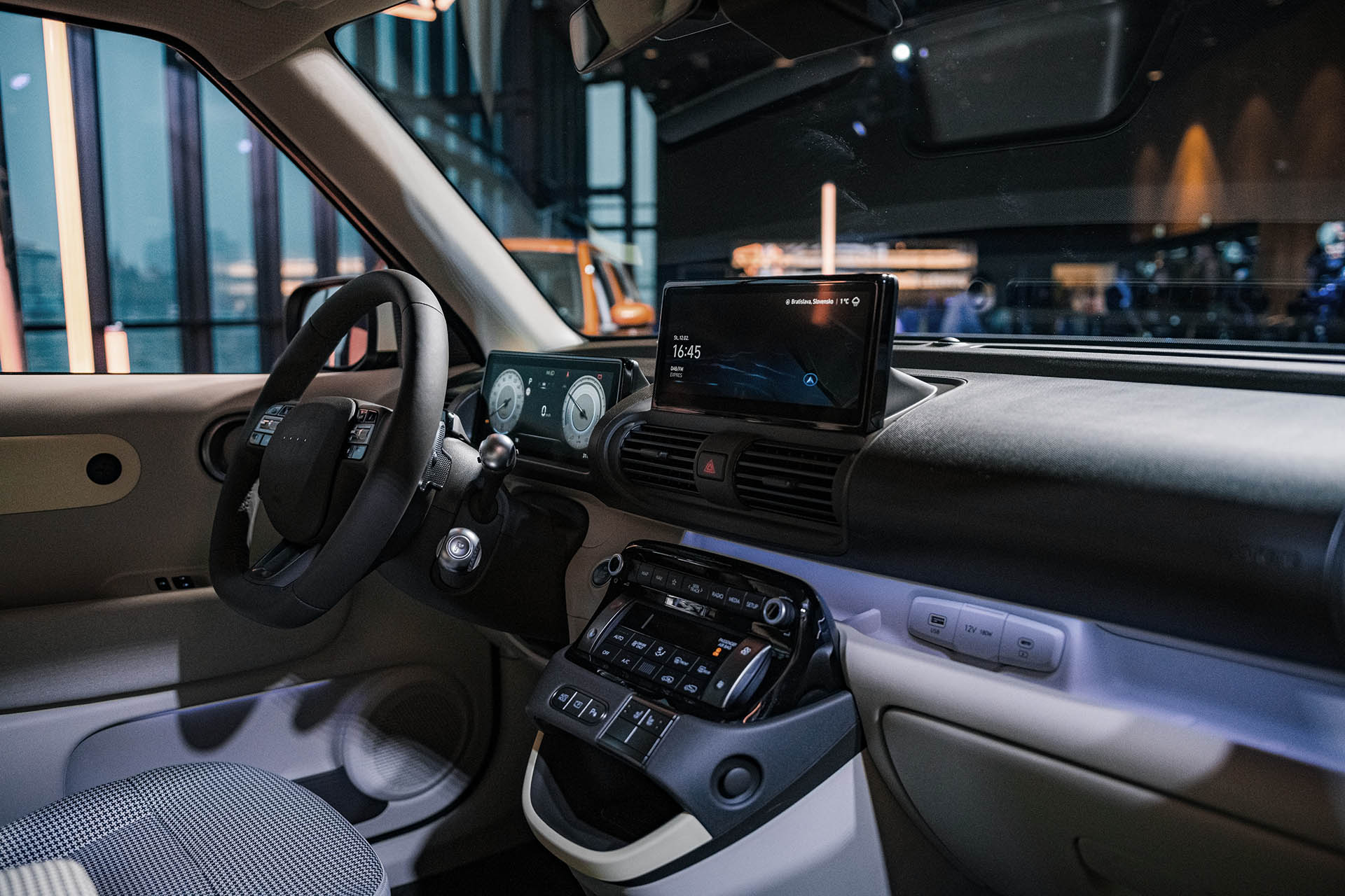 Hyundai Inster naživo: Toto bude vaše prvé lacné elektrické auto. Slovenské ceny a výbavy