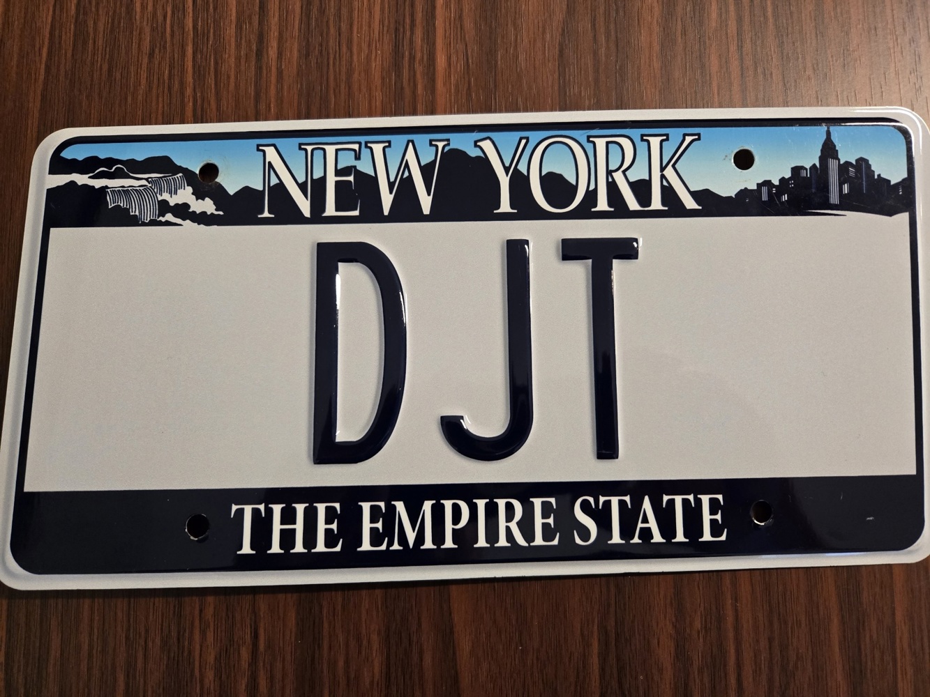 Predajca odhalil detaily z histórie Trumpovho Ferrari, práve je na predaj