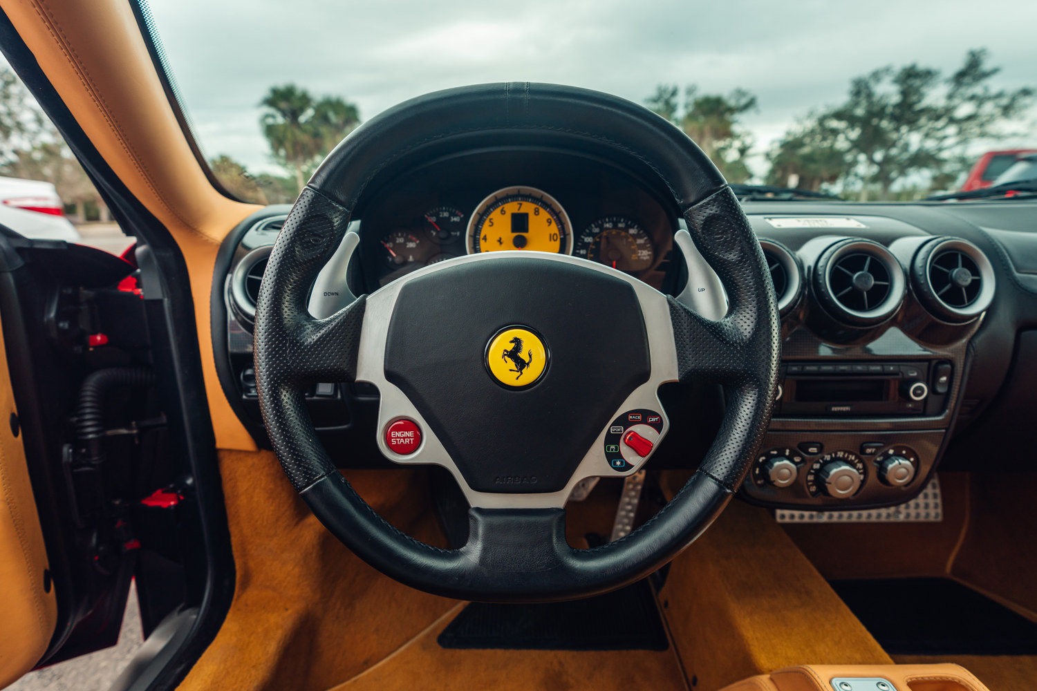 Predajca odhalil detaily z histórie Trumpovho Ferrari, práve je na predaj