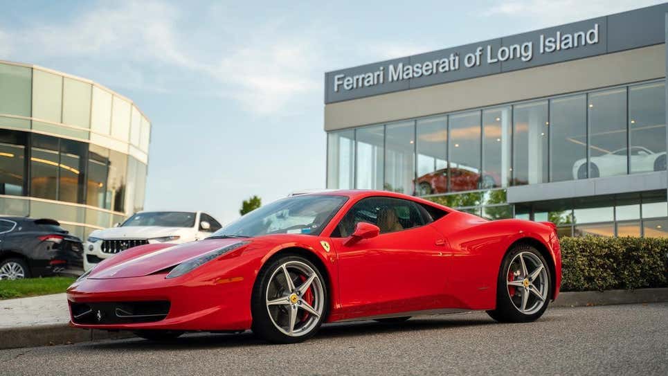 3 zlodeji ukradli naraz 4 Ferrari!