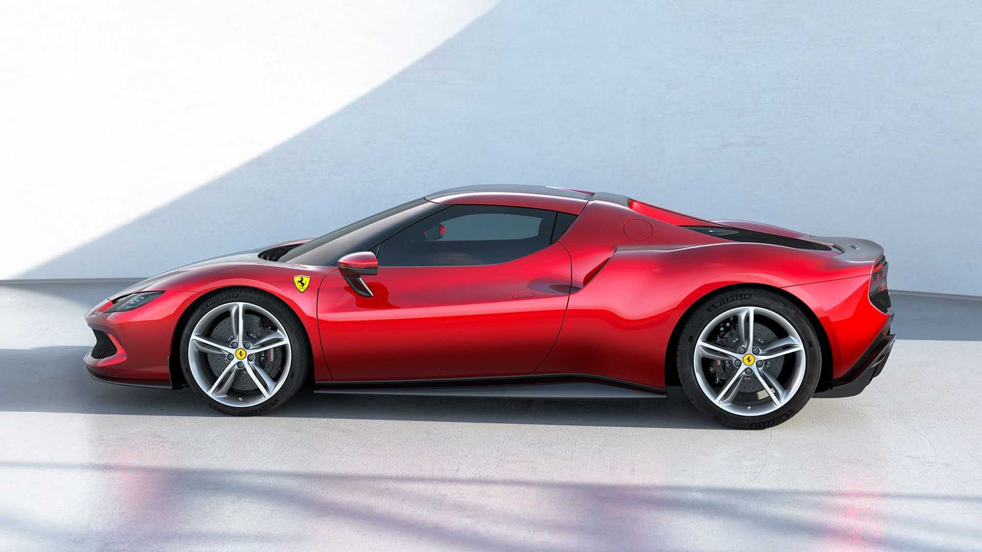 Ferrari 296 GTB bude mať iba šesť valcov, ale k nim elektromotor