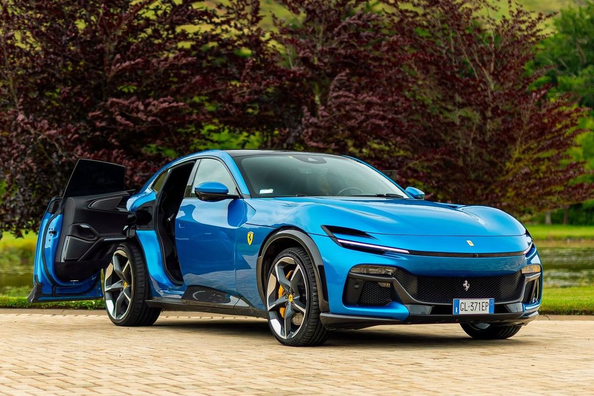 Ferrari Purosangue - Ferrari čistá krv - bič na Lamborghini Urus.