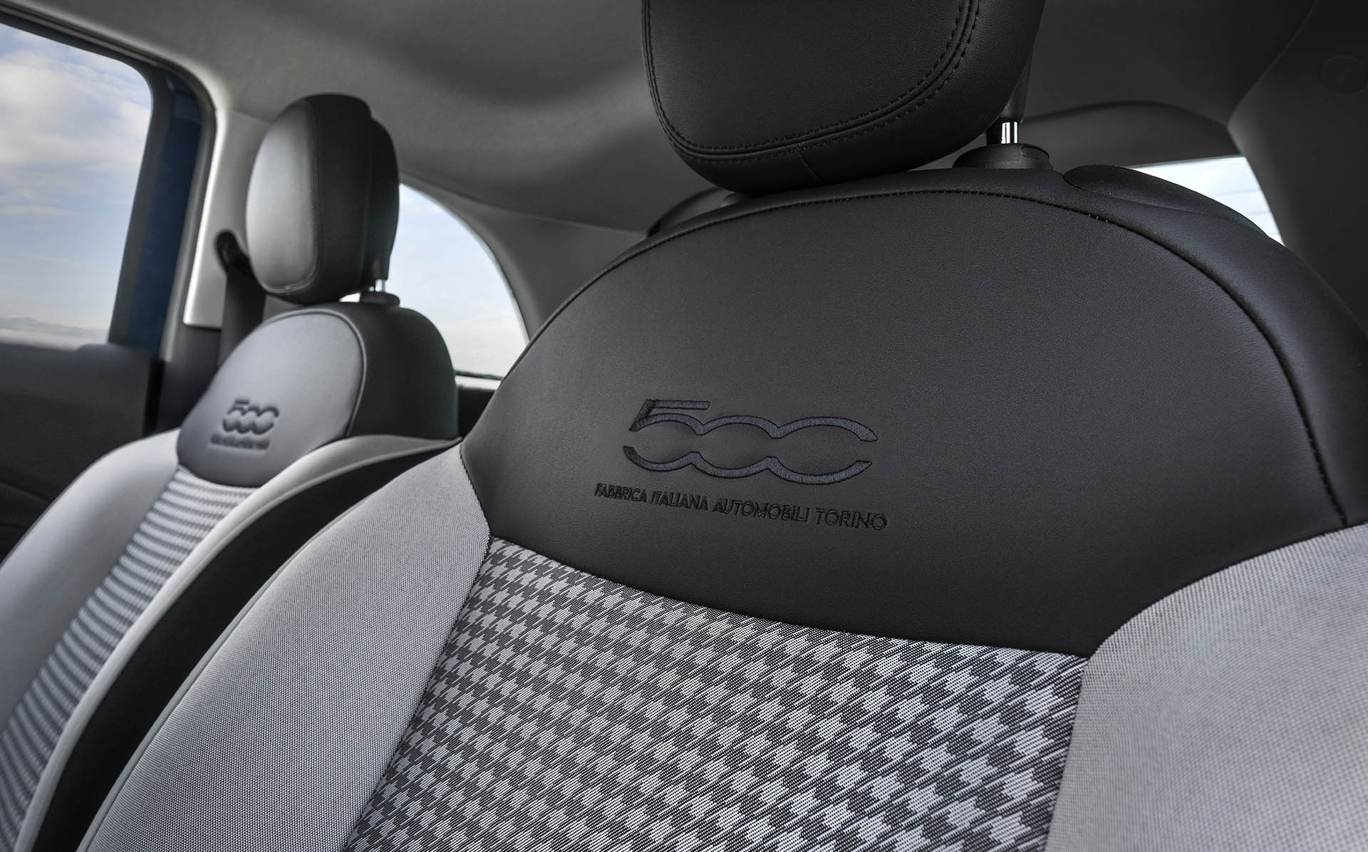 Fiat 500 Hybrid prichádza so spaľovákom a spomalí rýchle životné štýly