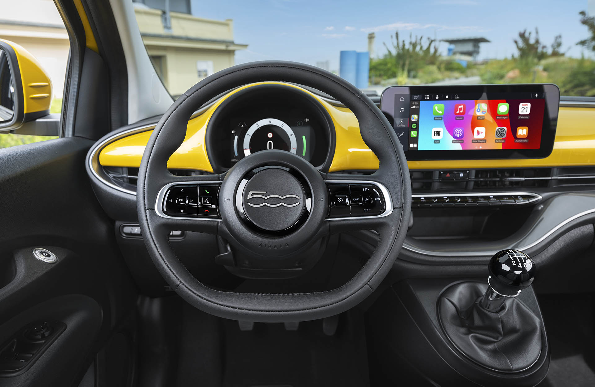 Fiat 500 Hybrid prichádza so spaľovákom a spomalí rýchle životné štýly