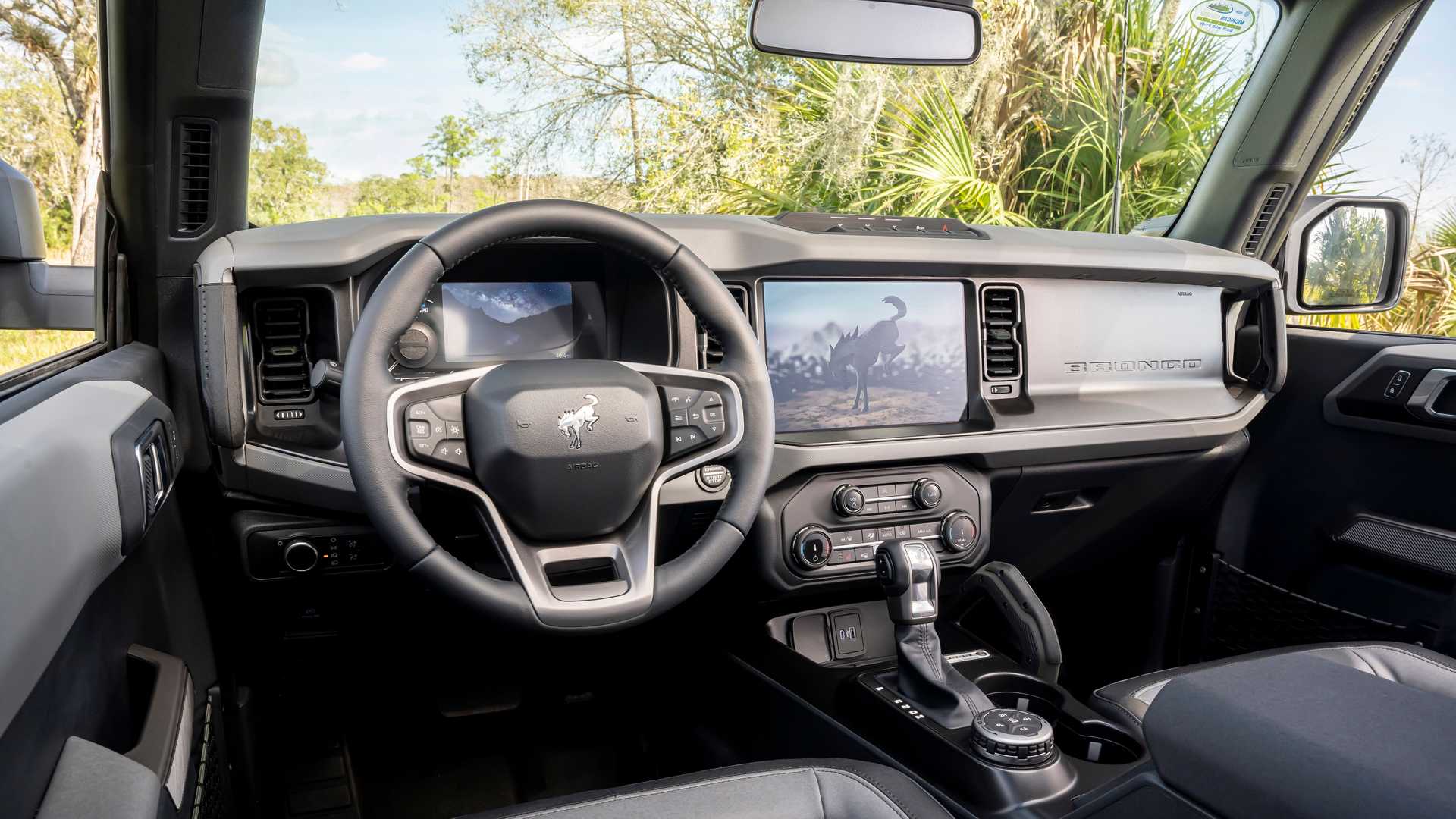 Ford Bronco Everglades má na blatníku samolepku s meraním hĺbky vody