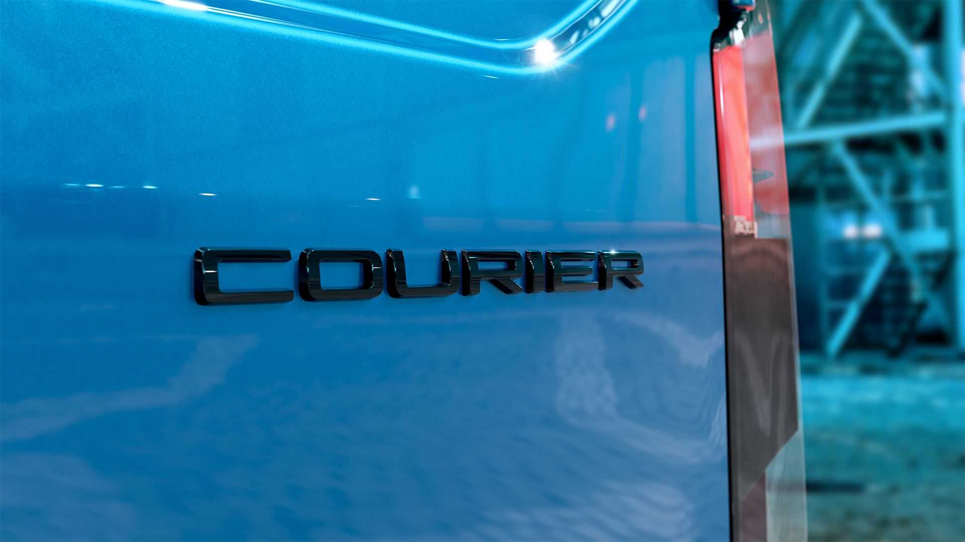 Ford rozširuje elektrickú ponuku úžitkáčov, ukázal E-Transit Courier