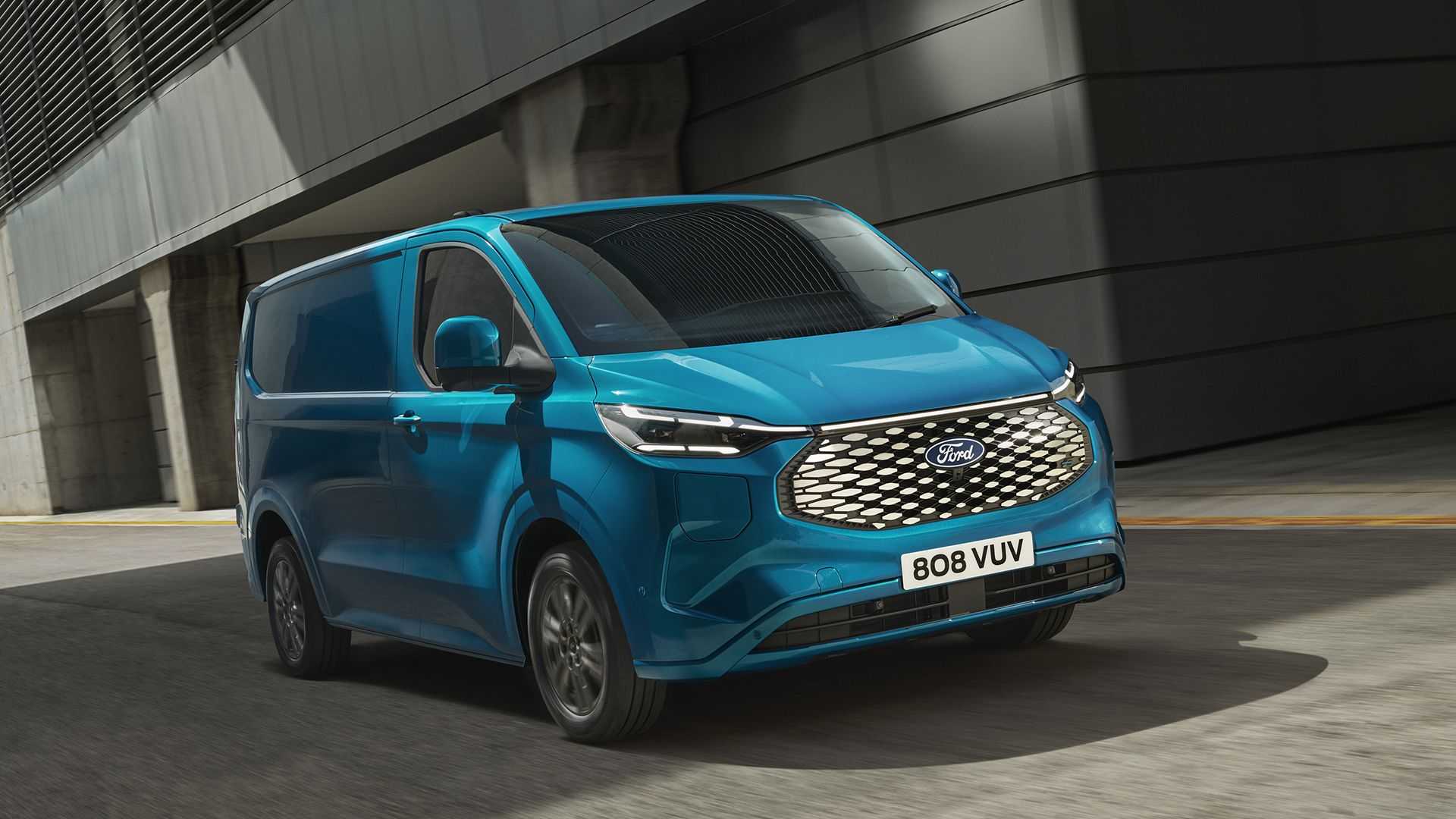 Elektrický Ford Transit Custom prejde na nabitie až 380 kilometrov