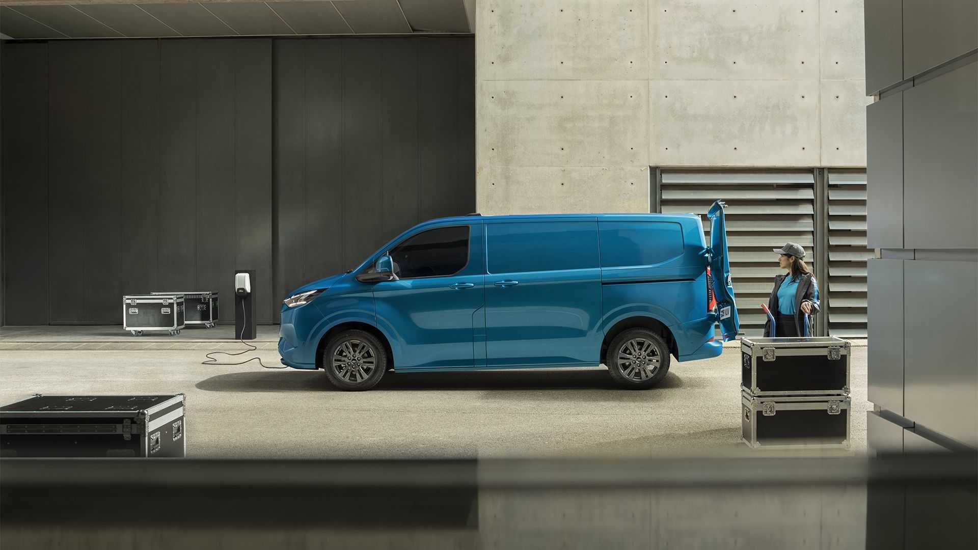 Elektrický Ford Transit Custom prejde na nabitie až 380 kilometrov