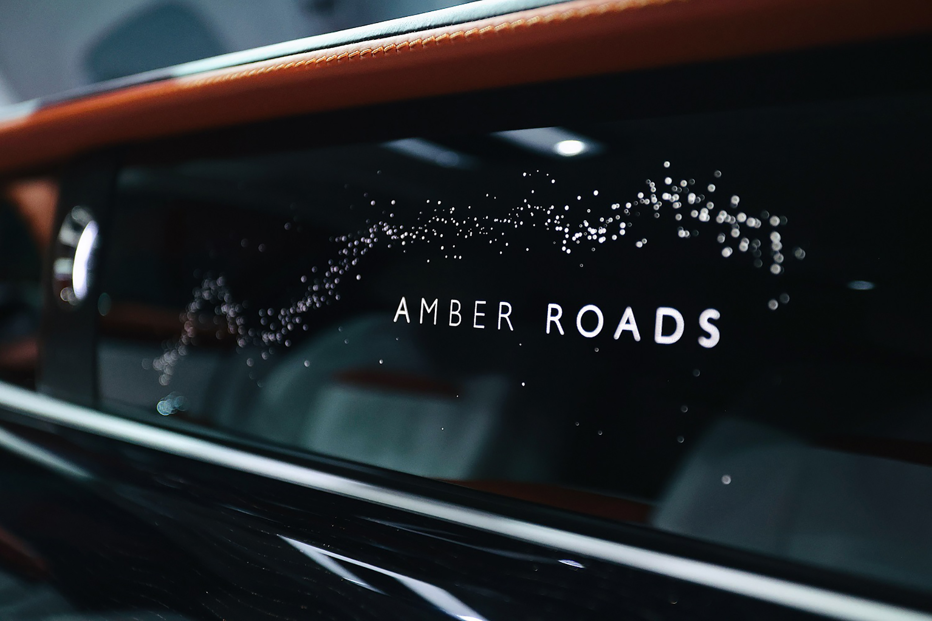 Rolls-Royce Ghost ukazuje špeciálnu sériu Amber Roads